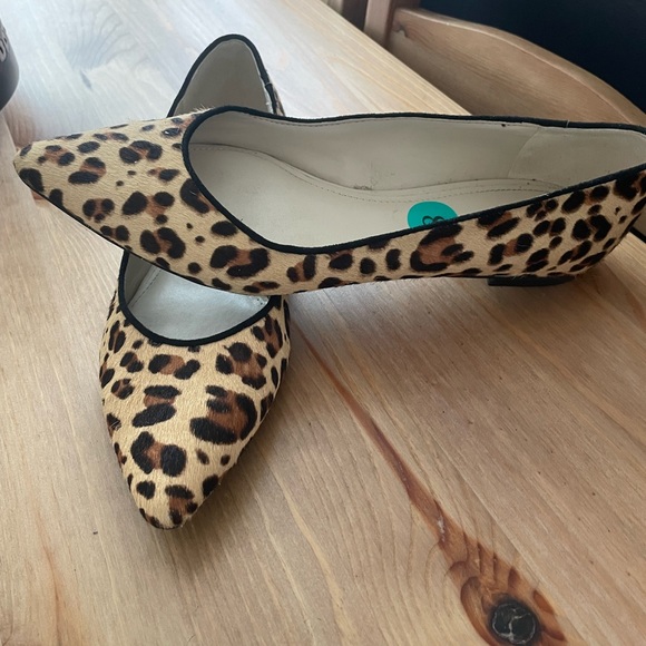 Marc Fisher Women's Analialy Leather Leopard Printed Pointed Ballet Flats 8 - Picture 1 of 6
